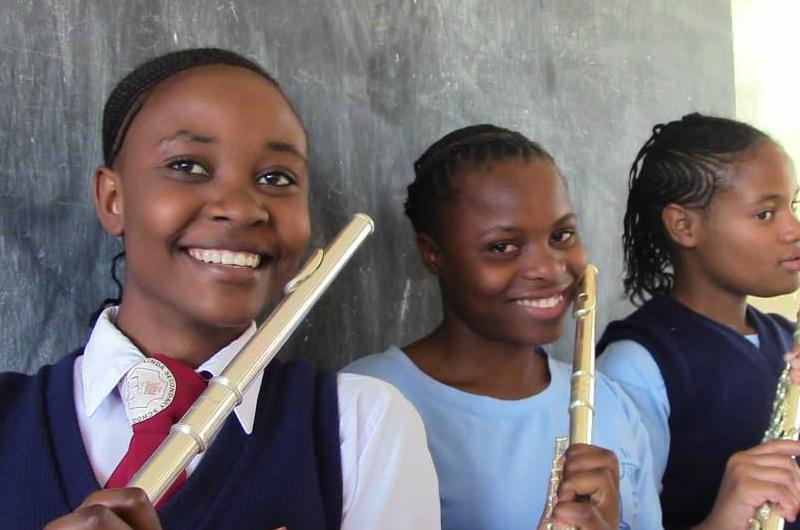 beaumont flutes donated to african children